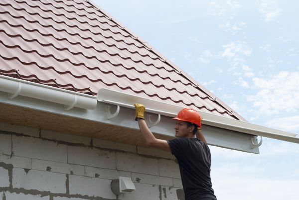 Rain Gutter Repair in Hiawassee