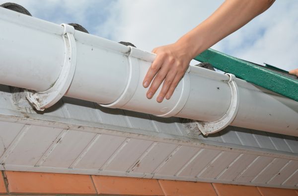 Gutter Reattachment in Hiawassee