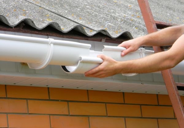 Gutter Hanging in Hiawassee